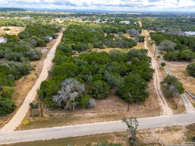 2181 Panther Hollow Dr, Bandera, TX 78003
