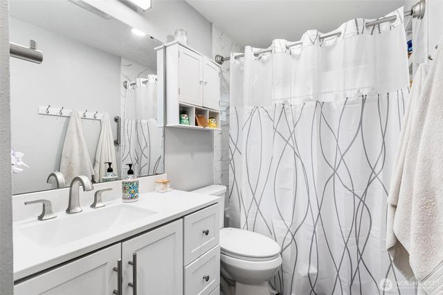31435 10th Avenue S, Federal Way, WA 98003
