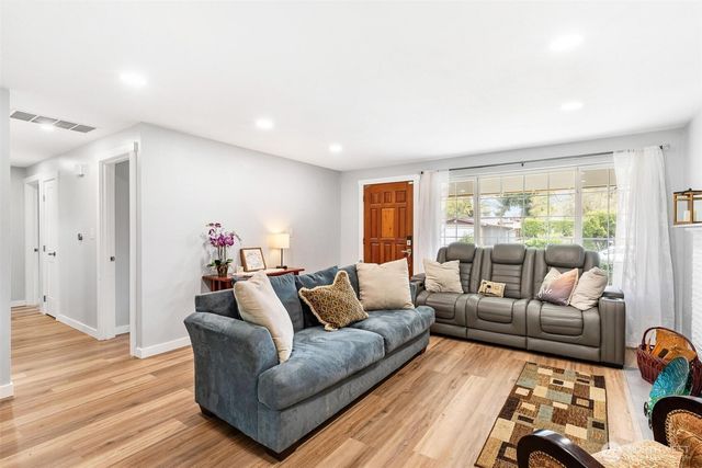 31435 10th Avenue S, Federal Way, WA 98003