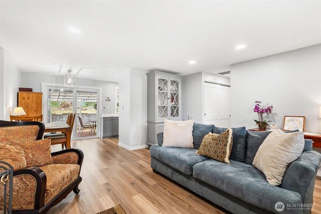 31435 10th Avenue S, Federal Way, WA 98003