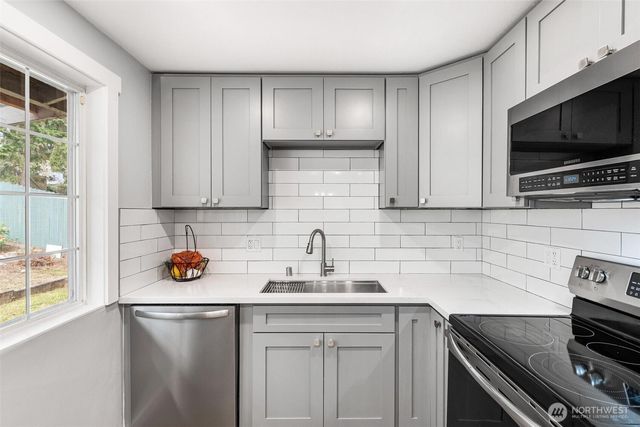 31435 10th Avenue S, Federal Way, WA 98003