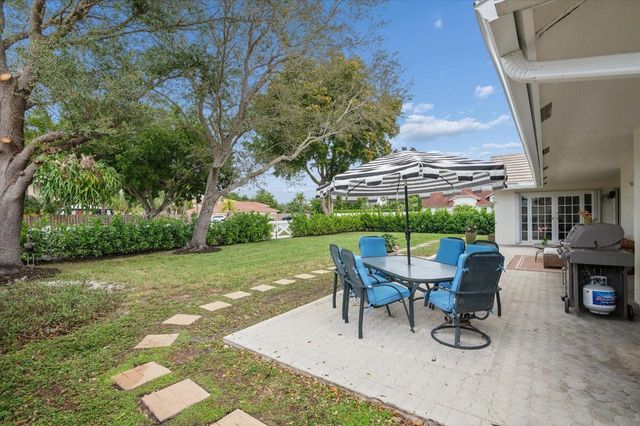 401 Barbri Lane, Davie, FL 33325