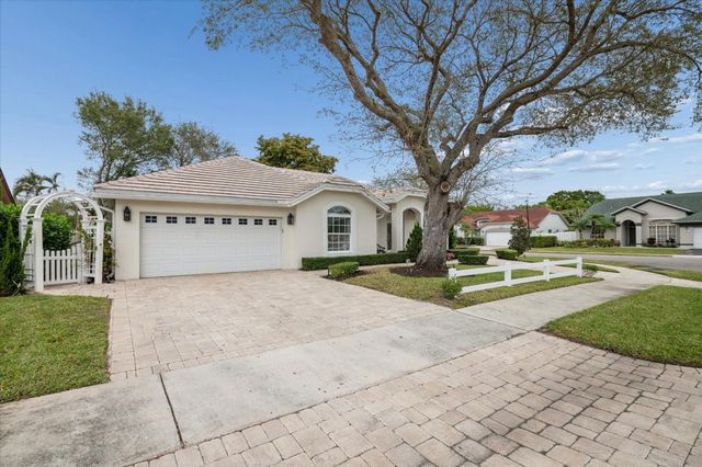 401 Barbri Lane, Davie, FL 33325