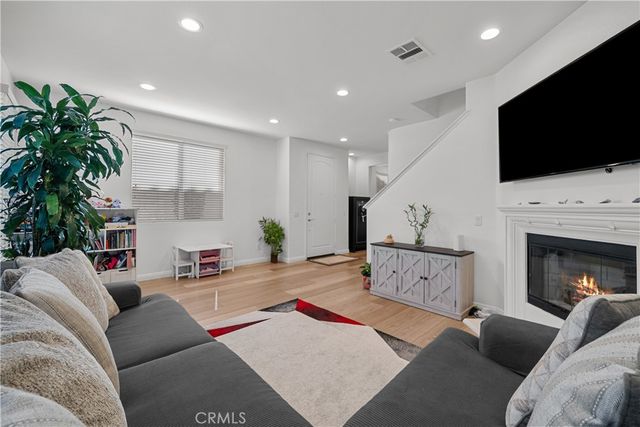 19415 Opal Lane, Saugus, CA 91350