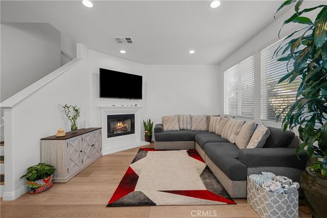 19415 Opal Lane, Saugus, CA 91350