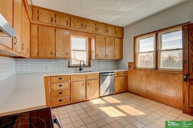 1525 S 25 Avenue, Omaha, NE 68105