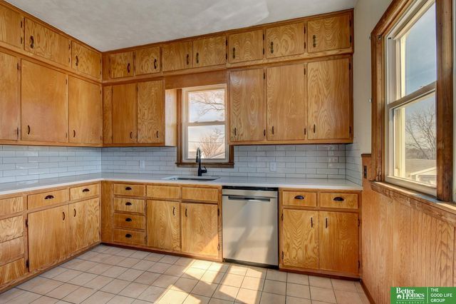 1525 S 25 Avenue, Omaha, NE 68105