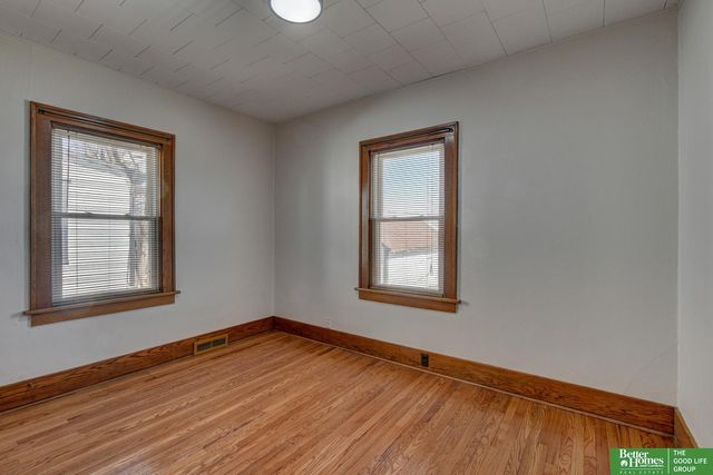 1525 S 25 Avenue, Omaha, NE 68105