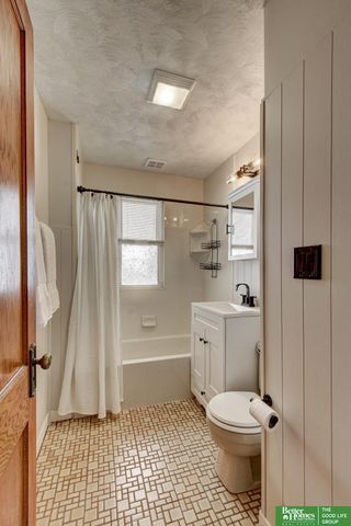 1525 S 25 Avenue, Omaha, NE 68105