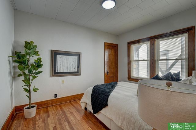 1525 S 25 Avenue, Omaha, NE 68105