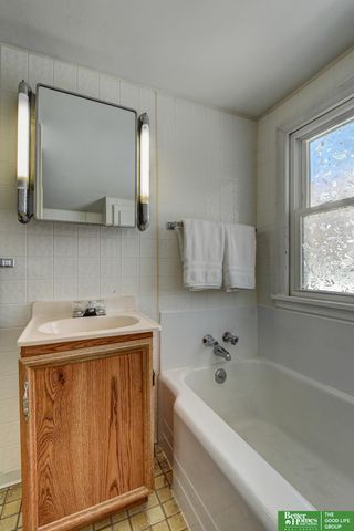 1525 S 25 Avenue, Omaha, NE 68105