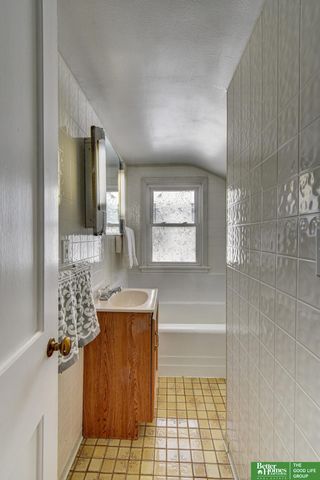 1525 S 25 Avenue, Omaha, NE 68105