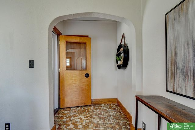 1525 S 25 Avenue, Omaha, NE 68105