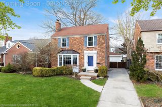 1922 Norwood Drive, Grosse Pointe Woods, MI 48236
