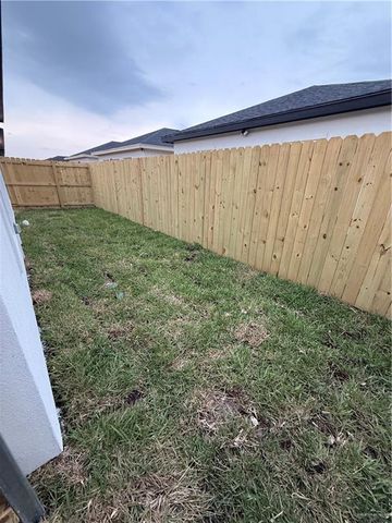1301 Woodlands Trail 4, Pharr, TX 78577