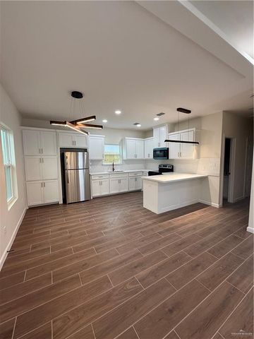 1301 Woodlands Trail 4, Pharr, TX 78577