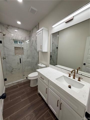 1301 Woodlands Trail 4, Pharr, TX 78577