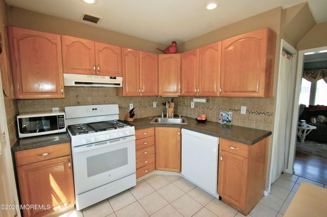 131 Laurel Avenue, Hazlet, NJ 07734