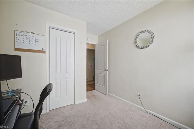 1817 Sparrow RD, Chesapeake, VA 23320