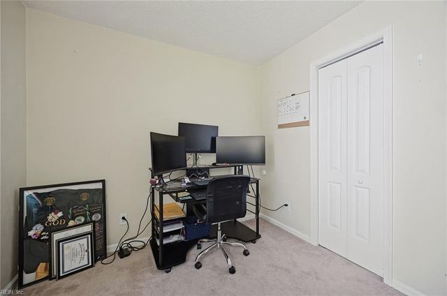 1817 Sparrow RD, Chesapeake, VA 23320