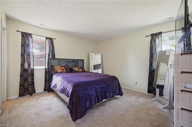 1817 Sparrow RD, Chesapeake, VA 23320