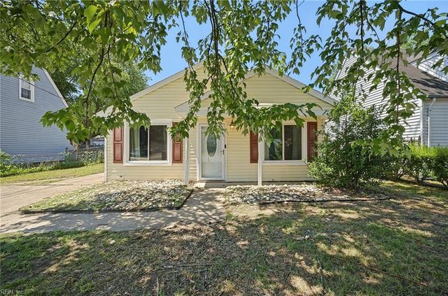 1817 Sparrow RD, Chesapeake, VA 23320