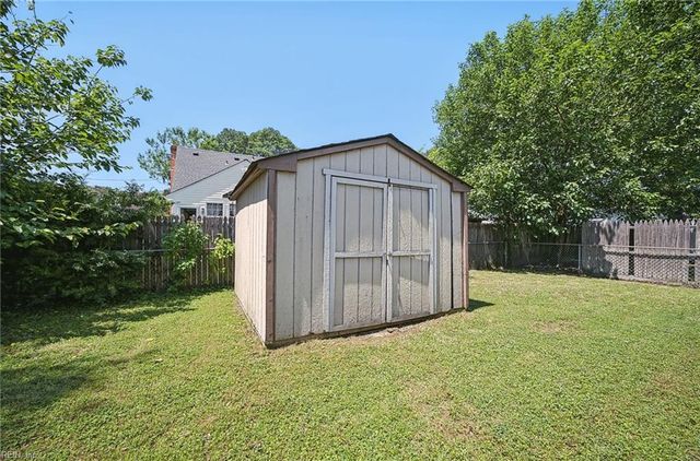 1817 Sparrow RD, Chesapeake, VA 23320