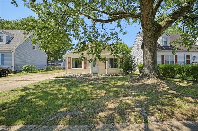 1817 Sparrow RD, Chesapeake, VA 23320