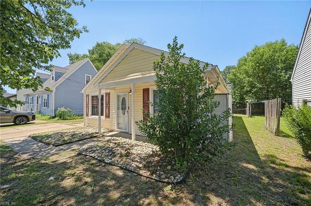 1817 Sparrow RD, Chesapeake, VA 23320