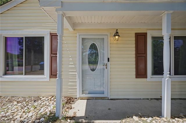 1817 Sparrow RD, Chesapeake, VA 23320
