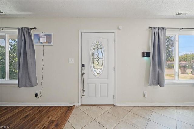 1817 Sparrow RD, Chesapeake, VA 23320