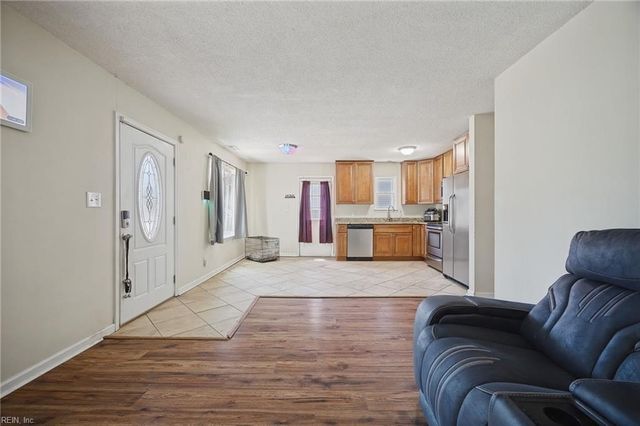 1817 Sparrow RD, Chesapeake, VA 23320
