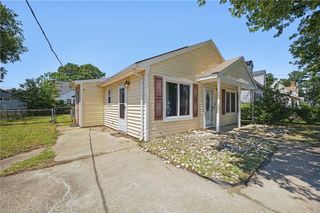 1817 Sparrow RD, Chesapeake, VA 23320