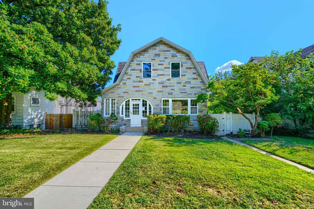 2220 LAKE AVE, Baltimore, MD 21213