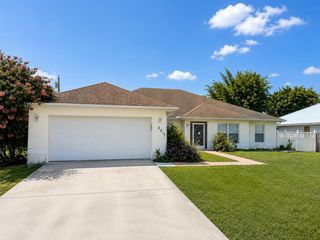 2017 SE Dranson Circle, Port St. Lucie, FL 34952