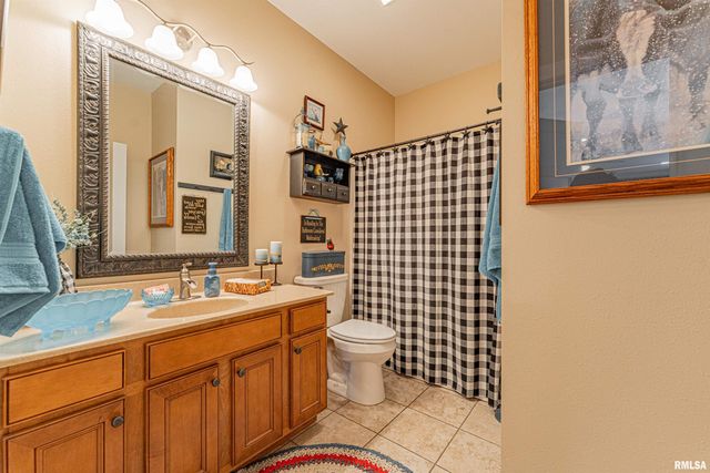 912 MAPLE GROVE Lane, Williamsville, IL 62693