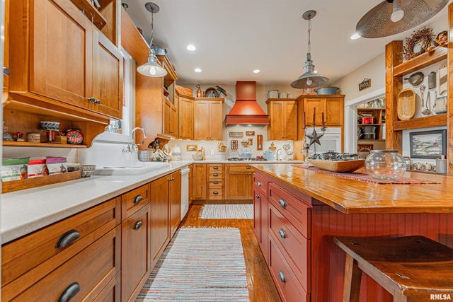 912 MAPLE GROVE Lane, Williamsville, IL 62693