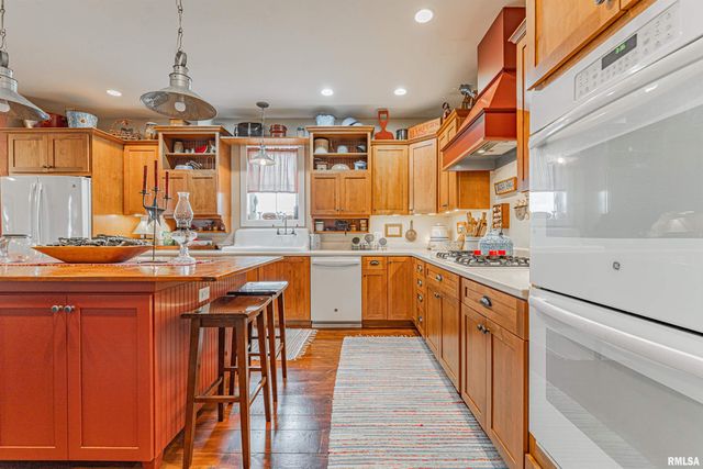 912 MAPLE GROVE Lane, Williamsville, IL 62693