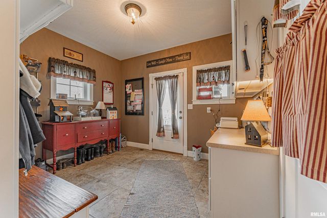 912 MAPLE GROVE Lane, Williamsville, IL 62693