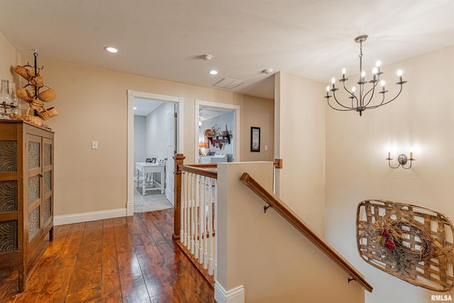 912 MAPLE GROVE Lane, Williamsville, IL 62693