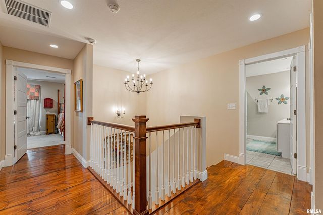 912 MAPLE GROVE Lane, Williamsville, IL 62693