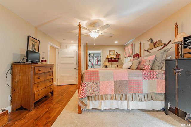 912 MAPLE GROVE Lane, Williamsville, IL 62693