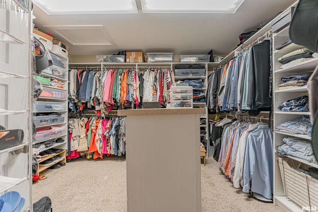 912 MAPLE GROVE Lane, Williamsville, IL 62693