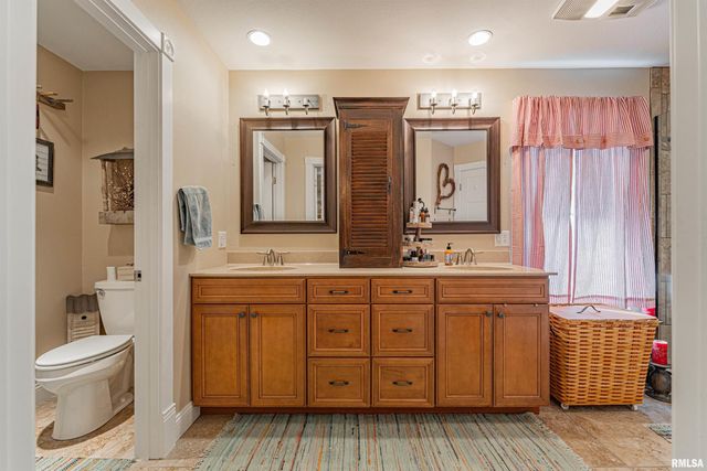 912 MAPLE GROVE Lane, Williamsville, IL 62693