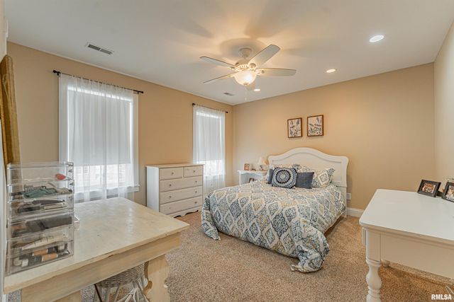 912 MAPLE GROVE Lane, Williamsville, IL 62693