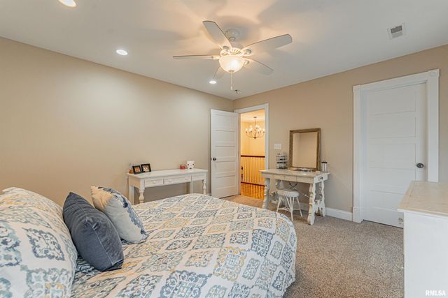 912 MAPLE GROVE Lane, Williamsville, IL 62693