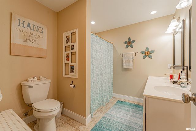 912 MAPLE GROVE Lane, Williamsville, IL 62693