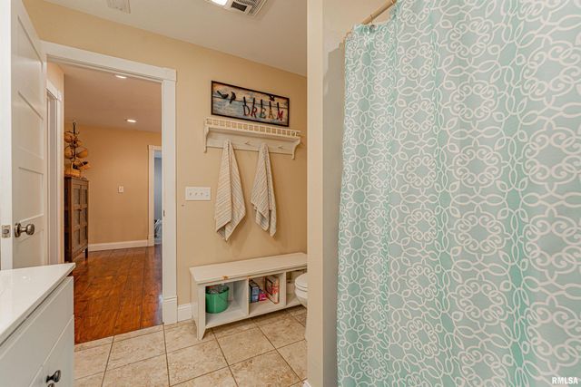 912 MAPLE GROVE Lane, Williamsville, IL 62693