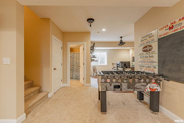 912 MAPLE GROVE Lane, Williamsville, IL 62693