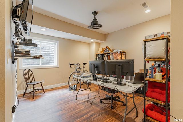 912 MAPLE GROVE Lane, Williamsville, IL 62693